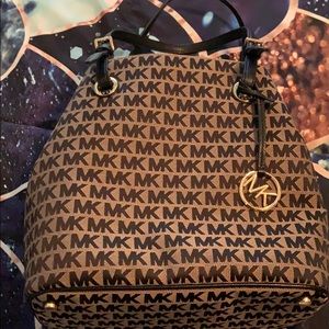 Signature print Michael Kors purse